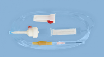 Система для вливаний гемотрансфузионная для крови с пластиковой иглой — 20 шт/уп купить оптом в Рязани